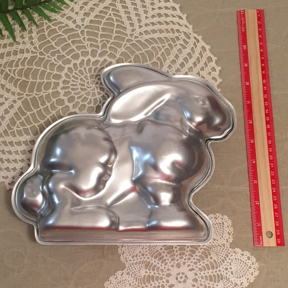 Vintage 3D Bunny Rabbit Cake Pan Mold - Picture 14 of 15